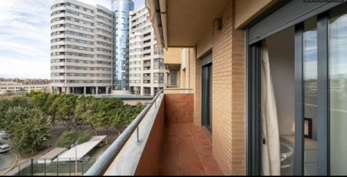 Cortes Suite - Pool paddle tennis court and gym