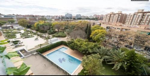 Cortes Suite - Pool paddle tennis court and gym