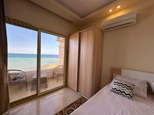 شقة مع اطلالة على البحر في الغردقة