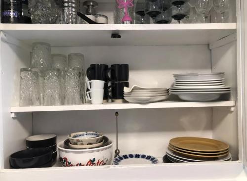 Een keuken of kitchenette bij Quiet room in lively area with helpful Host!