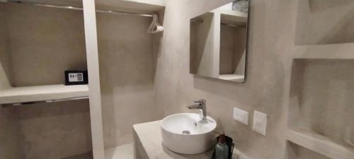 Ένα μπάνιο στο CASA SOLFE siete nueve nueve