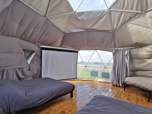 Posezení v ubytování Lincoln Star Dome, Hot tub, BBQ