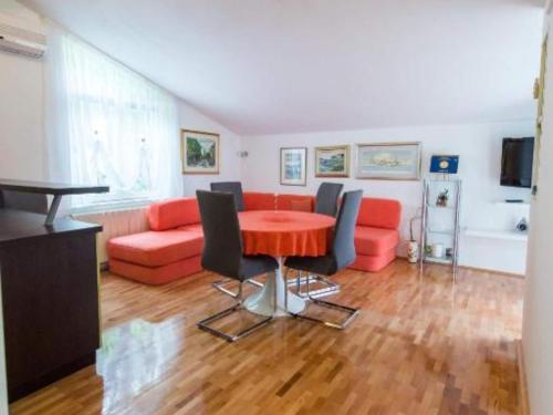 One-Bedroom Apartment With Lake View