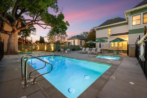 a swimming pool in a yard with a tree at Hennessey Estate in Napa