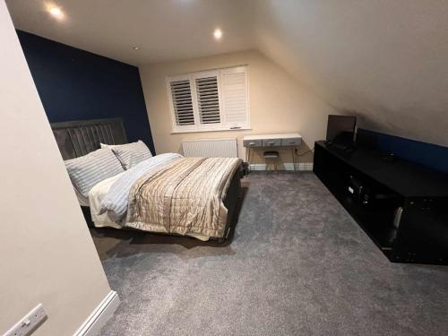 En eller flere senge i et værelse på ROSEWOOD Gatwick