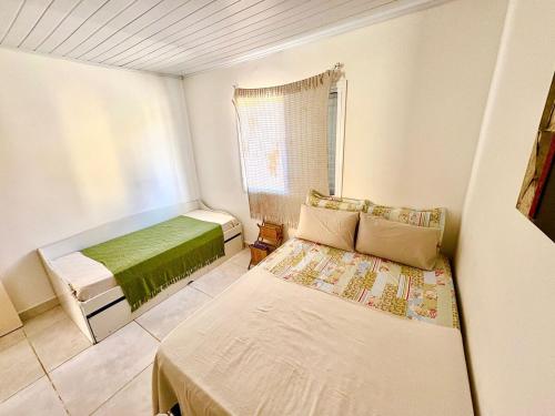 a small room with two beds and a window at Lindo Chalé No Campo no Catarina Home Club em mairinque in Mairinque