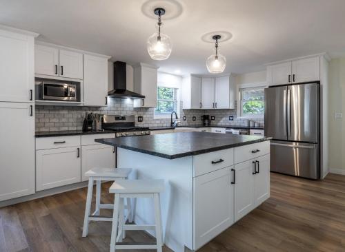 Η κουζίνα ή μικρή κουζίνα στο Orchard Haven Combo home