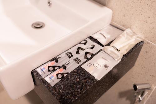 Koupelna v ubytování 22 Macalisterz Leisure Suites George Town