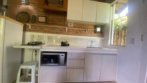 Una cocina o zona de cocina en Cabana graciosa e aconchegante