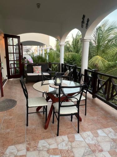 Oistins Gem 2BR, 2BA Condo, Pool & Rooftop Patio, Walk to Miami Beach