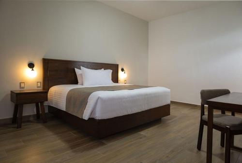 Ένα ή περισσότερα κρεβάτια σε δωμάτιο στο Aura Hotel