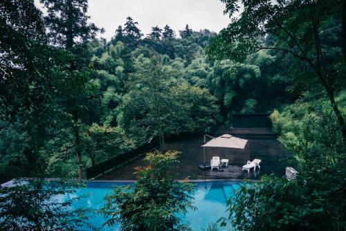 Bazén v ubytování Anlan Creek Spring B&B nebo v jeho okolí