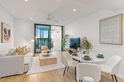 a living room with a table and chairs at Brisbane City 2BR Apartment River and Fireworks View in Brisbane