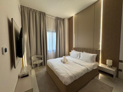 Postel nebo postele na pokoji v ubytování Signature Grand Studio Apartment