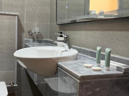 Koupelna v ubytování Signature Grand Studio Apartment