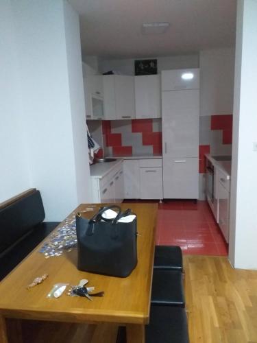 Η κουζίνα ή μικρή κουζίνα στο Stan u centru grada Rozaje