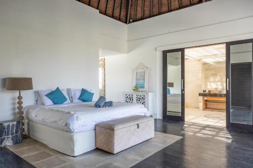 Ένα ή περισσότερα κρεβάτια σε δωμάτιο στο Spacious 5br Mansion 180 Ocean View