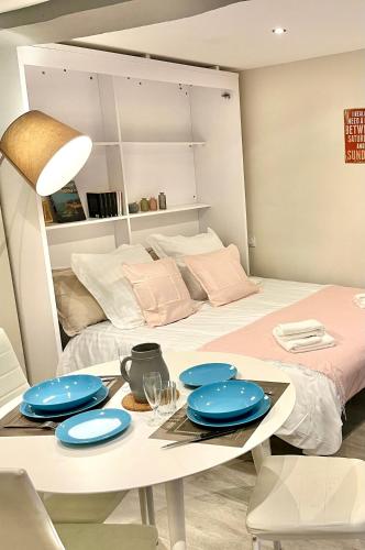 Studio calme intra-muros à 150m de la plage