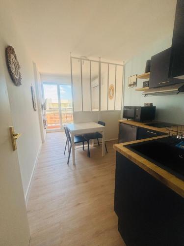 Charmant Studio Clévacances 2 étoiles - pour 2 personnes - VUE PLAGE, MER et CLIM