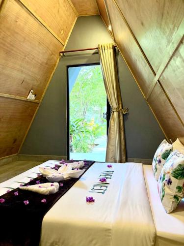 Llit o llits en una habitació de River Nest Hostel