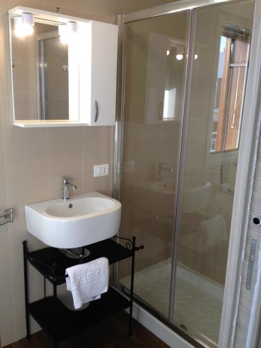 a bathroom with a sink and a shower at Appartamento Il Pomodoro in San Vito lo Capo