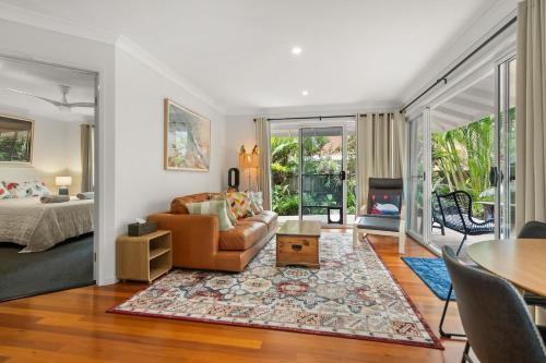 Ruang duduk di Kookaburra Beachside Apartment - 176 Alcorn Street, Suffolk Park