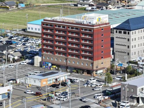 an overhead view of a large red building in a parking lot at Hotel nanvan Yaizu in Yaizu