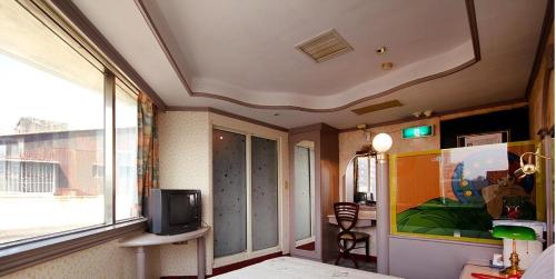 โทรทัศน์และ/หรือระบบความบันเทิงของ Broadway Hotel