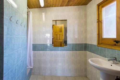 a bathroom with a sink and a mirror at Alberg Anna Maria Janer in Llivia