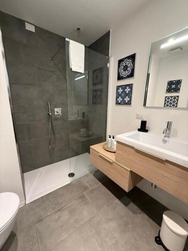 a bathroom with a shower and a sink and a toilet at Tirano stazioni flow rooms in Tirano