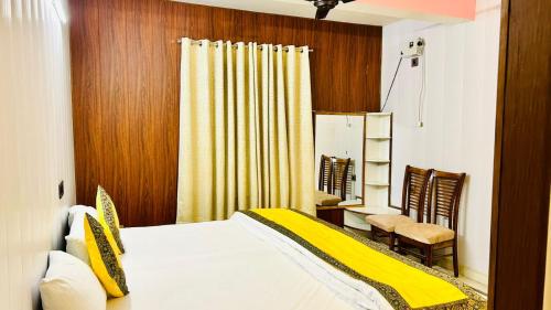 Ένα ή περισσότερα κρεβάτια σε δωμάτιο στο Shivay family home stay