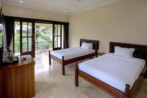 Postel nebo postele na pokoji v ubytování Domisili Ijen Cliff By Fays Hospitality