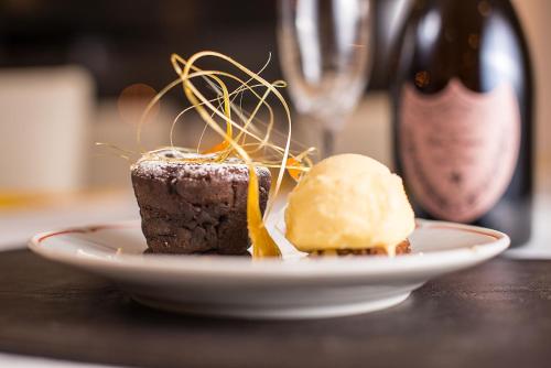 a piece of food on a plate with ice cream at Hotel Termal Los Cardones & Spa in Termas de Río Hondo