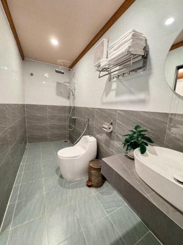 a bathroom with a white toilet and a sink at Tuan Ngoc Hotel in Ninh Binh