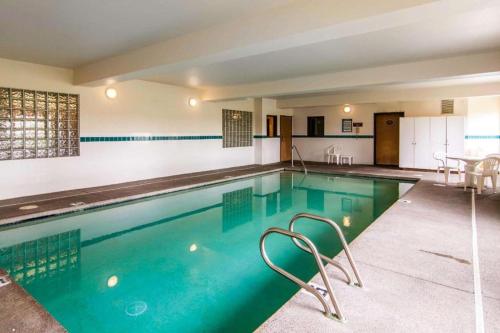 a swimming pool with blue water in a building at Rodeway Inn in Salem