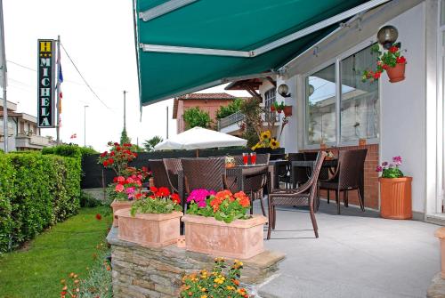 Κήπος έξω από το Hotel Michela