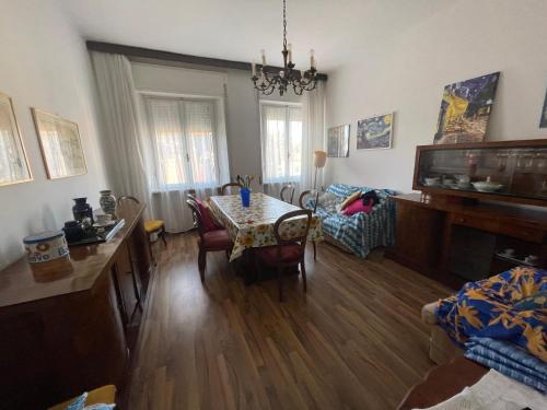 Posezení v ubytování Ampio appartamento a due passi dal lungarno