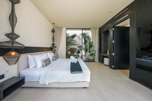 Postel nebo postele na pokoji v ubytování Villa Elkara Umalas