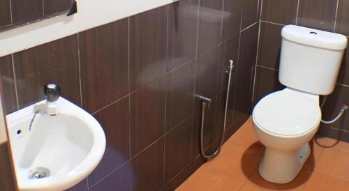 a bathroom with a toilet and a sink at Taipann Hotel in Kampong Telok Gadong Besar