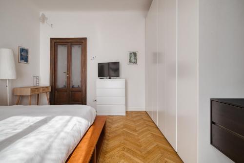 Your Sunny Milan Getaway in Porta Venezia dist...