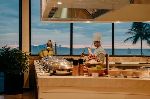 Comida en o cerca de este resort