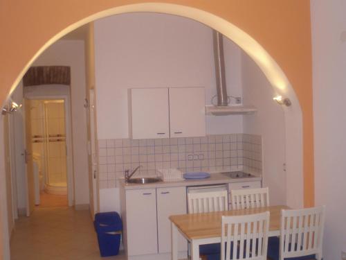 Η κουζίνα ή μικρή κουζίνα στο Apartments Jeličić