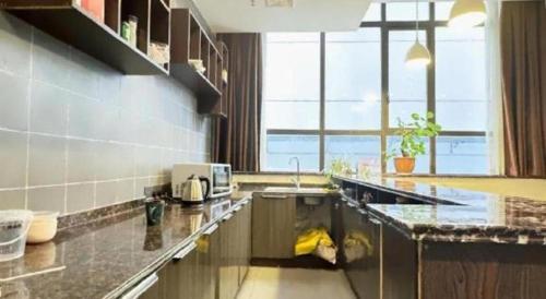 Kuchyň nebo kuchyňský kout v ubytování 7 Days Premium·Huanggang Walking Street