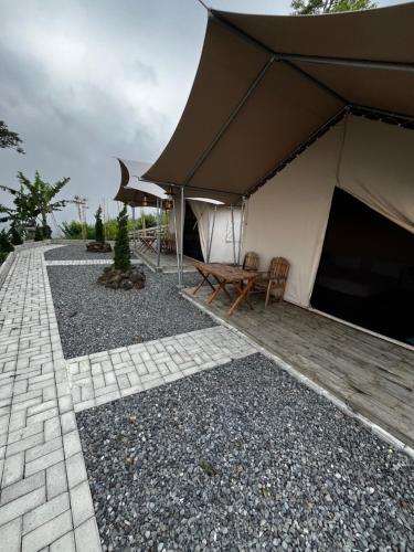 Budova, kde se the luxury tent nachází