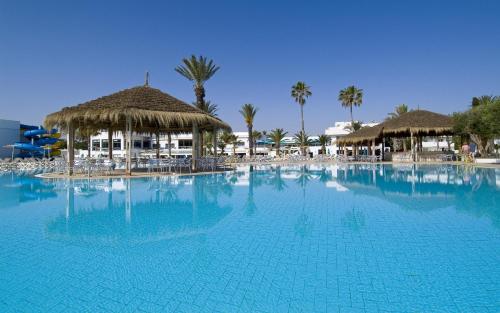 สระว่ายน้ำที่อยู่ใกล้ ๆ หรือใน Thalassa Sousse resort & aquapark Family and couple only