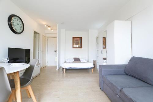 Huge Terrace close to the beach and the palais -Clim- Terrace- BENAKEY