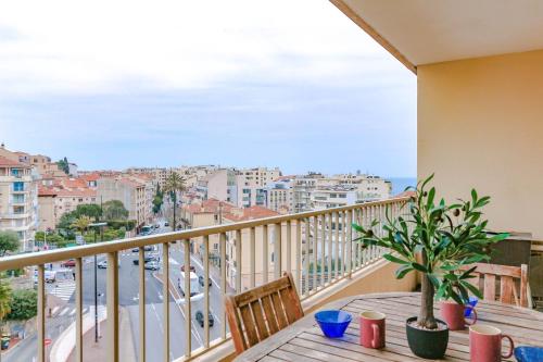 Huge Terrace close to the beach and the palais -Clim- Terrace- BENAKEY
