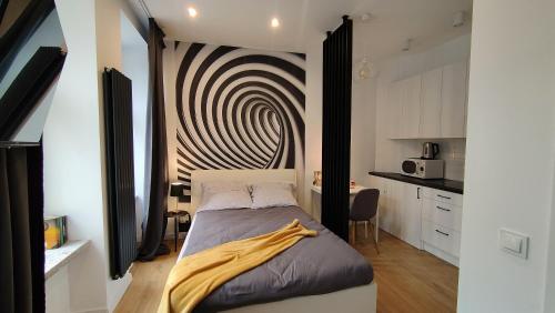 Gothic Viral Apart - parking