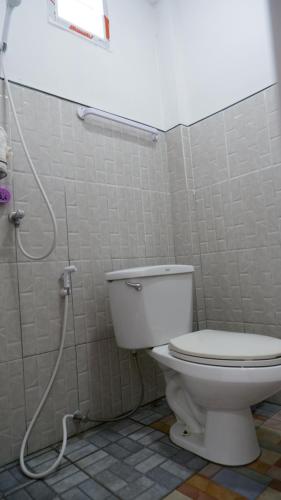 Baanlek Guest Houseにあるバスルーム