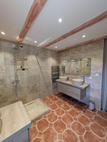 a large bathroom with two sinks and a shower at Les Pagnons in Velleron